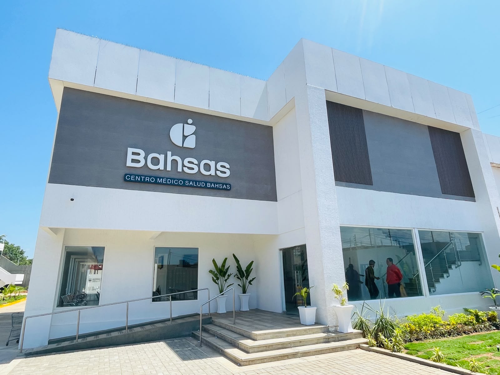 Fachada de Centro Médico Salud Bahsas